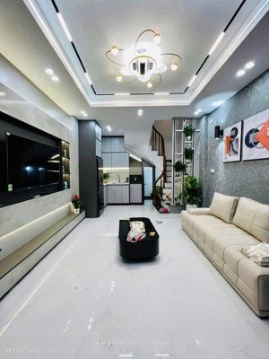 bán nhà riêng mới xây tại phố trần đại nghĩa. 40m2 xây 5 tầng thang máy. giá 12,5 tỷ. lh 