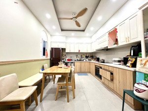 hẻm xe hơi huỳnh văn bánh phú nhuận 5 tầng mới đẹp 44m2 chính. chủ gấp bán về quê chỉ 11.3 tỷ tl