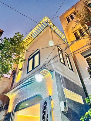 4,78 tỷ - nhà đẹp lung linh đón tết - đầy đủ nội thất - đường vip ngô tất tố - sát bên quận 1