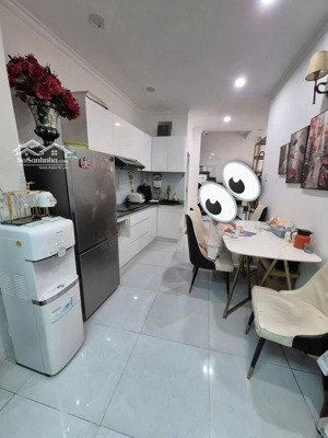 chính chủ 3 tỷ 2 chương dương ngay đh thủ đức hẻm xe hơi 6m sổ hồng hđ thuê 2 năm 15 triệu/ tháng