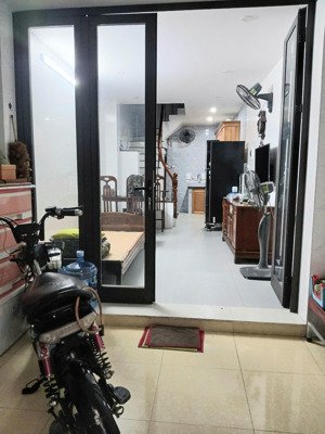 chỉ 6.5 tỷ - sở hữu nhà 4 tầng - 32m2 - full nội thăt -vị trí đẹp - ô tô đỗ cửa- đại từ - hoàng mai