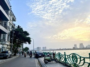 tôi cần bán căn nhà siêu hiếm mặt phố quảng khánh,bao trọn hồ tây dt:130m2,ở khu vực vip hồ tây