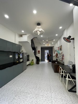 dt: 4,2x12 (50,7m2) - nhà đúc 3 tầng - hạ 2ootr - cạnh tênlửa aeon, chỉ 4ty xíu + vị trí: khúc a