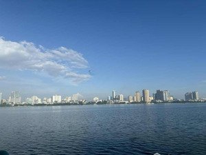 tôi cần bán căn nhà tại hồ tây. khu vực tây cao cấp số 1 hồ tây dt: 67m2 mặt tiền 5m. giá 24 tỷ.