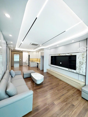 nhà 7 tầng nở hậu, gara ô tô, thang máy, phường long biên d/tích: 57m, giá hơn 16 tỷ.