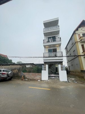 nhỉnh 5 đồng có ngay nhà kinh doanh ô tô tránh- giáp đại lộ thăng long và vàn đai 4