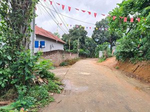 lô góc 2 mặt tiền đường thông thoáng-cách tl415 chỉ 200m, gần trường-chợ-trụ sở chính xã minh quang