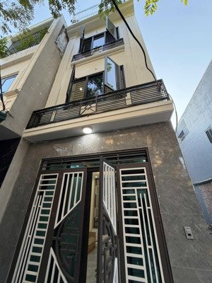 bán nhà 43m2 giá 3tỷ950tr sổ đỏ chuẩn không quy hoạch không lỗi phong thủy khu vực tiện ích tốt