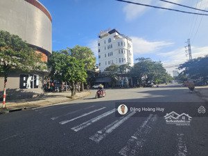 bán lô góc 3 mặt tiền chính hữu, gần trung tâm tài chính quốc tế