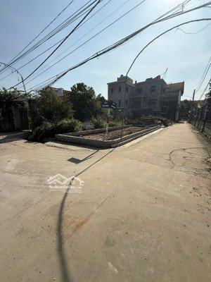 chính chủ gửi bán mảnh đất lô góc .đường trục chính 2 oto chánh nhau