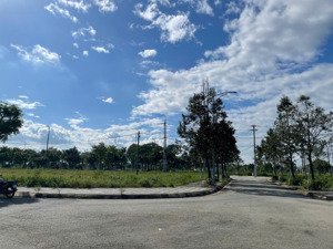 lô đất trục thông cổng chính vsip giá rẻ hơn lô nội bộ