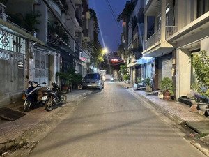 chính chủ kẹt tiền bán gấp nhà trần quang diệu- q3-giá 4 tỷ x sang tên ngay. đang cho thuê 17tr/th