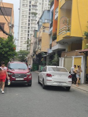 nhà hxh 6m trung tâm bàu cát dt(4.2x15) trương công định. sổ vuông như a4 công nhận đủ. nhỉnh 7 tỷ