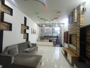 nhà ngay linh đông làm văn phòng cty + ở gia đình kd online 5pn + 3wc hẻm xe tải có gara ô tô