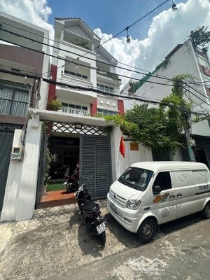 tôi cần bán nhà 81,4m2/3tỷ390 đ. hoàng diệu p.12 quận 4. gần chợ xóm chiếu, đang cho thuê 18tr/th