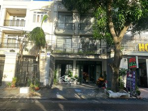 (chính chủ) bán gấp biệt thự phố thiết kế đẹp -mặt tiền công viên yên tĩnh - quận 7