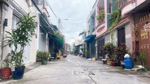 giảm 200tr giá mới 5.65 tỷ -sát mặt tiền lô tư- nhà mới cứng-2 tầng