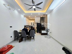 dưới 10 tỷ có nhà trung tâm cầu giấy 35mx5t,mt 3.8m giá 9.8tỷ full nội thất 30m ra mặt ngõ thông kd