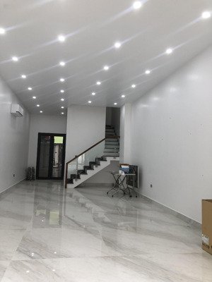 hiếm! biệt thự tài lộc - có thang máy - giá chỉ 15tr/tháng