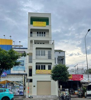 thông tin thật! bán góc 2mt nguyễn gia trí - dt: 4,2x20m - kc: 6 tầng - hđt 120tr - giá: 32,5 tỷ