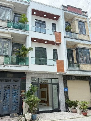 nhà 1 trệt 2 lầu kdc gần vincom 550 dĩ an - vị trí đẹp