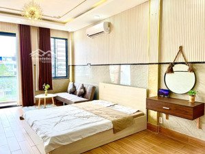 phòng ban công full nội thất siêu rộng, gần bến xe q.8 - 2 cơ sở đh ueh và đh y dược chỉ 6,5tr