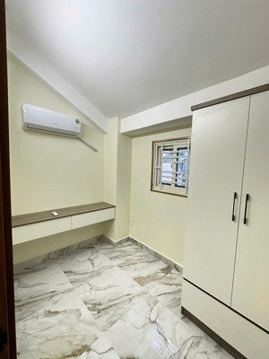 bán nhà chính chủ, đường trần bình trọng, quận 5, hẻm 8m, full nội thất. liên hệ 