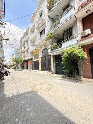 nhà 4m x14m, hẻm oto nhựa 8m, khu phân lô đồng bộ- xây dưng cao tầng- oto đỗ cửa vào nhà!