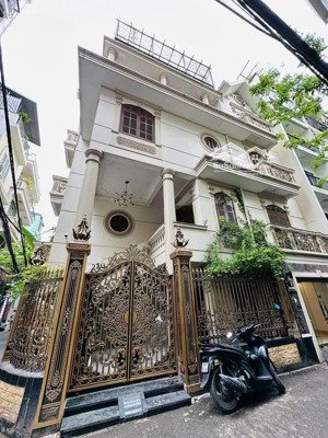 biệt thự tây hồ-cạnh hồ tây- thanh máy-thể hiện đẳng cấp gia chủ- yên tĩnh,tránh dòm ngó- ở sướng