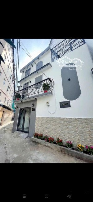 bán nhà 3 tấm mới hẻm 416 âu cơ gần chợ trần văn quang.