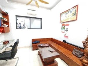 bán nhà 6 tầng , thang máy , tiện nghi hiện đại giá cần tiền