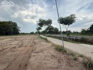 nền thổ cư xã Hướng Thị Phú đường xe hơi tới đất