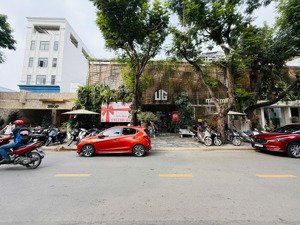 390 tỷ - mặt tiền / xuân thủy - ngang 25m ; dài 45m / cn : 1.100m2 - 2 tầng / cho thuê 195 triệu/th