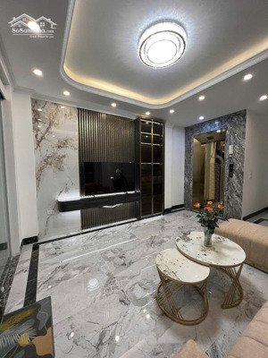 bán gấp nhà phố hoàng mai,6 tầng thang máy, nhà đẹp mới keng, ba bước ô tô, gần phố,50m2x4mx10.5tỷ