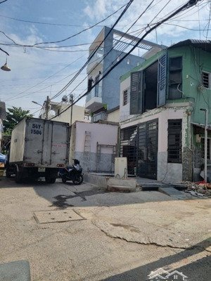 nhà góc 2 hẻm xe tải nguyễn văn quá, q12 96m 2 lầu có dòng tiền giá chỉ 5.7 tỷ