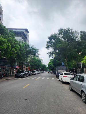 bán nhà 208m2, mặt tiền 20m, giá 80 tỷ phố ngọc lâm, long biên, hà nội