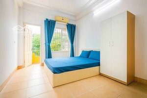 phòng tầng 4 ban công rộng thoáng khu tây hồ yên tĩnh, nhiều khách nước ngoài