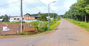 mua 1tỷ480 giờ bán chỉ 690 triệu. đất 122m2 mặt tiền nhựa đường số 7, chơn thành đn (77x45=3530m²)