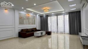 NHÀ VỊ TRÍ ĐẸP- PHÂN LÔ- Ở SƯỚNG- KINH DOANH ĐỈNH- VỈA HÈ- Ô TÔ TRÁNH- PHỐ HOÀNG NGÂN.