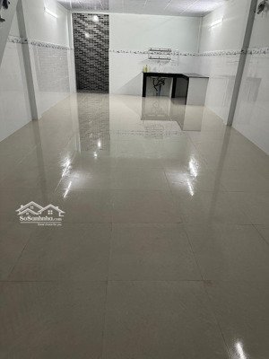 nhà mới vừa xây xong cho thuê diện tích: 4.8m x 16m , đúc lửng kiên cố gác: 2 phòng giá 8.5 tr