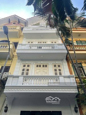 bán nhà phân lô hoàng ngân view vườn hoa. dt: 70m2 x 5t. mt: 4,5m. ô tô tránh nhau