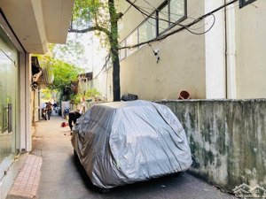 nguyễn lân 104m mặt tiền 8.5m ô tô vào nhà. đã sẵn 2 thửa đẹp. giá tốt. lh 