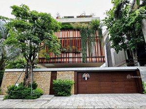 biệt thự vip đường nguyễn thành ý phường sài gòn quận 1. dt: 12x15m. cn: 180m2 3 tầng. giá 50 tỷ