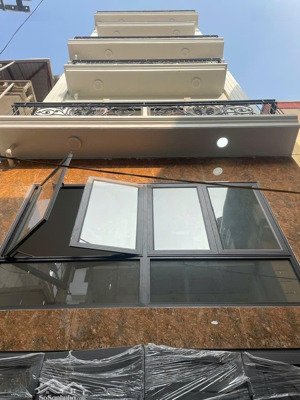 nguyễn lân 60m x 7 tầng thang máy. ô tô vào nhà. 16p khép kín full nội thất giá 24 tỷ hơn.