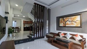 cho thuê nhà 3 tầng 3pn có sân vườn khu mỹ an, full nội thất