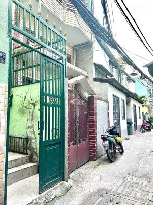 bán nhà ngang 10m, dt 172m2 đ.đoàn văn bơ- dòng tiền 45 tr/ thđi tôn thất thuyết, bến vân đồn.