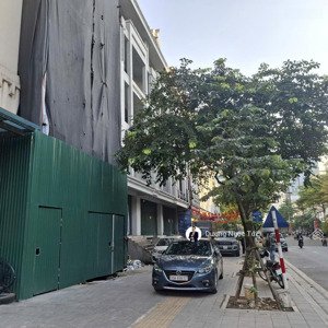 bán bt 360m2 ,2 mặt phố ,tại duy tân,trần thái tông, dịch vọng, cầu giấy, hà nội,nhà đẹp 8t hgu vip
