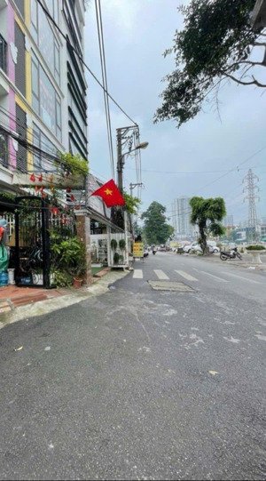 mặt phố mai động , hoàng mai . dt 70m2 7t mặt tiền 4m giá 32,8tỷ .lh 