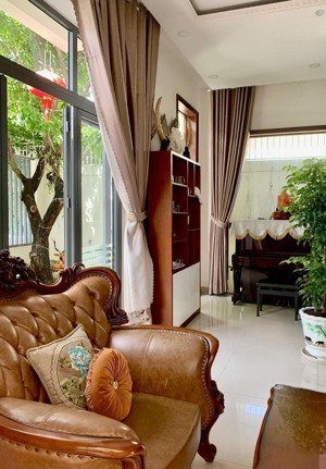 biệt thự kđt phước long a nha trang khánh hoà- 240m -đối diện công viên- có thang máy- giá 17tỷ800