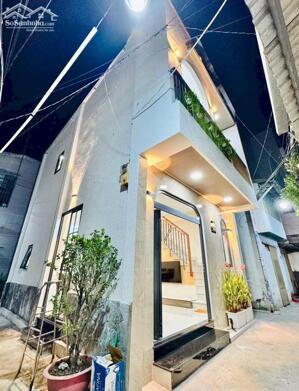 HIẾM, NHÀ MỚI, 4 mặt hẻm, không lộ giới, 2 Tầng 3PN 33m2, giá 5.x ty